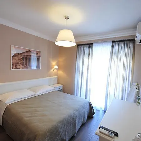 Rim Rooms